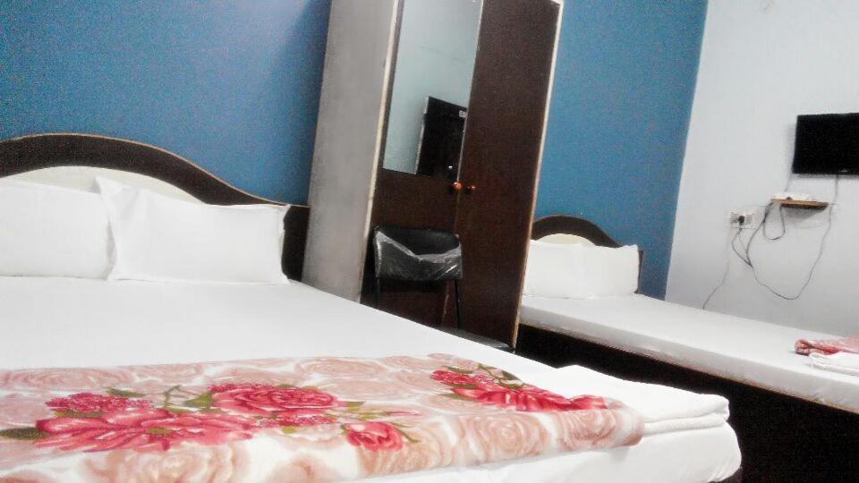 Hotel Pragya International Varanasi Quarto foto